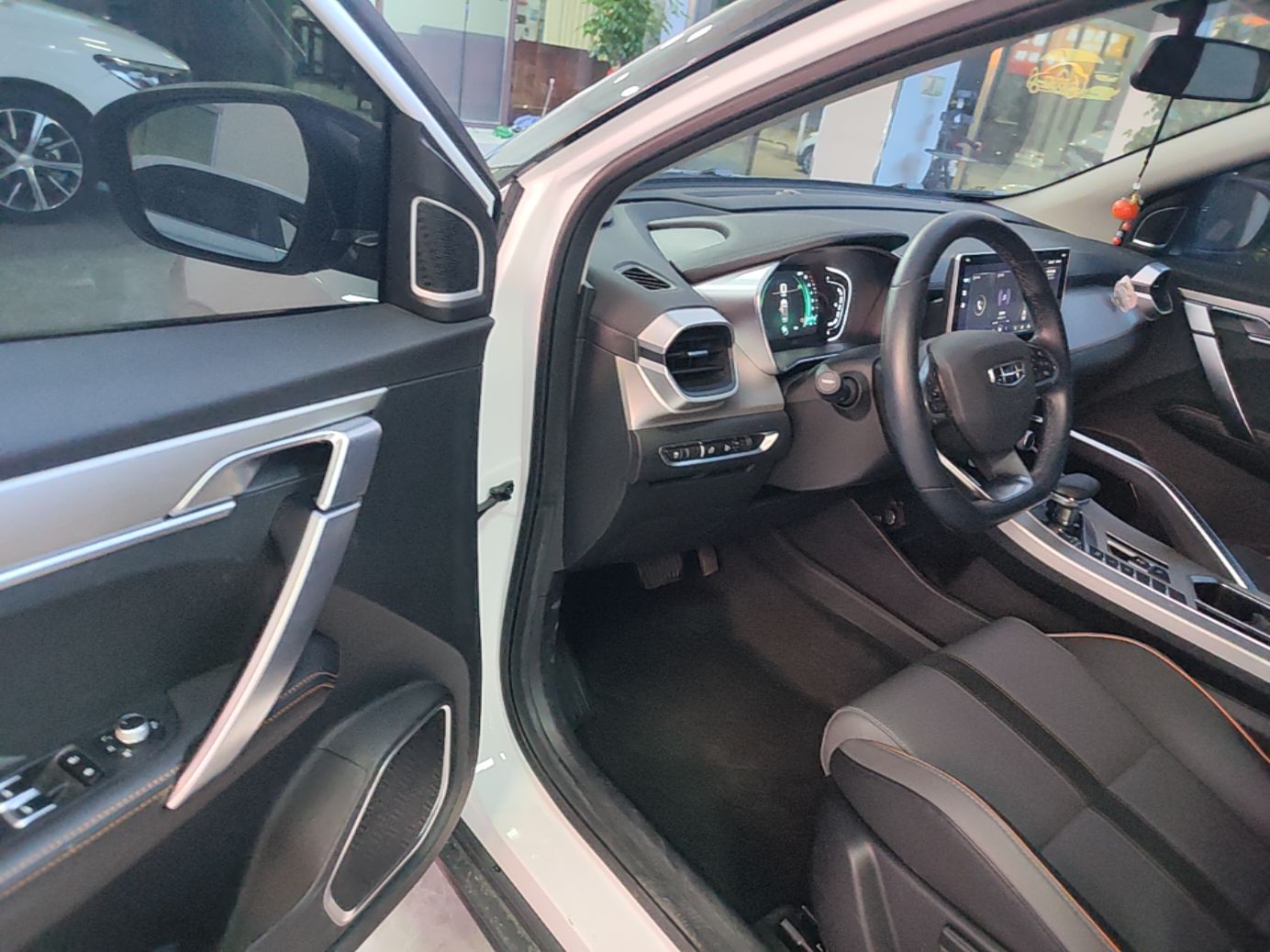 Geely Auto Coolray 2023 1.5T DCT Diamond Edition — снимка 18