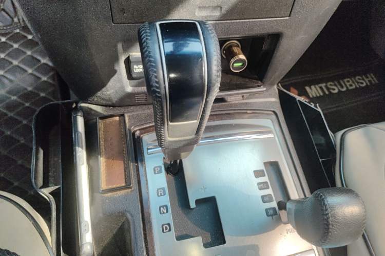 Used Mitsubishi Pajero 2019 V97 3.8L 5-Door GLS Sunroof Dual Differential – Middle East
