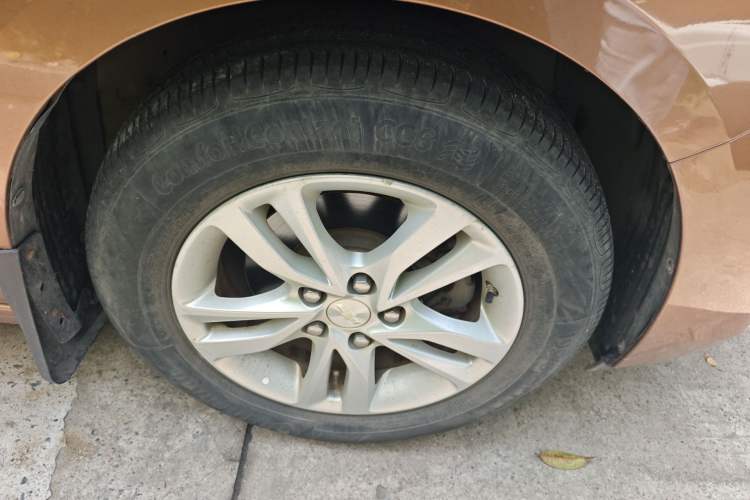 Used Chevrolet Cavalier 2016 1.5L Automatic Xinyue Edition Right Front Wheel Hub