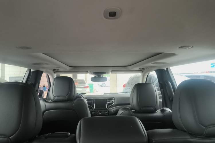 Used Jeep Commander 2018 2.0T Two-Wheel Drive Enjoyment Version China VI Emission Standard