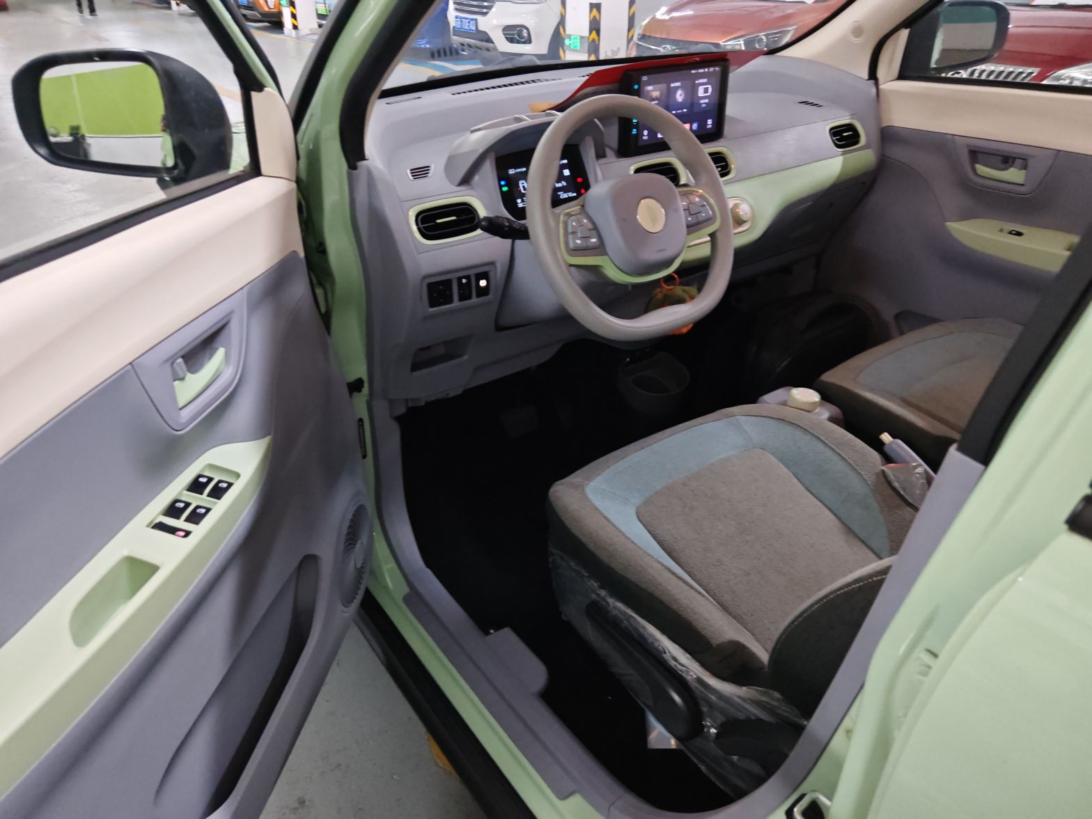 Переднее сиденье в автомобиле