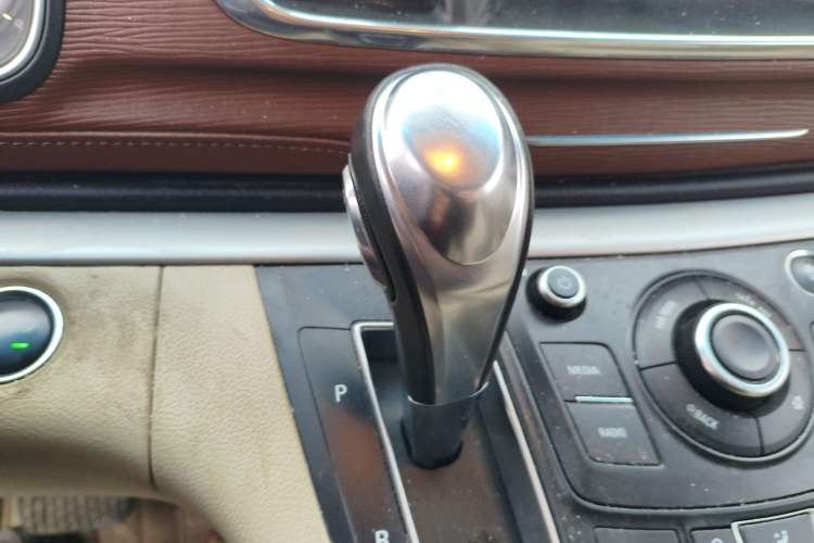 Used Buick GL8 2017 25S Prestige Version China V Standard Gear Lever