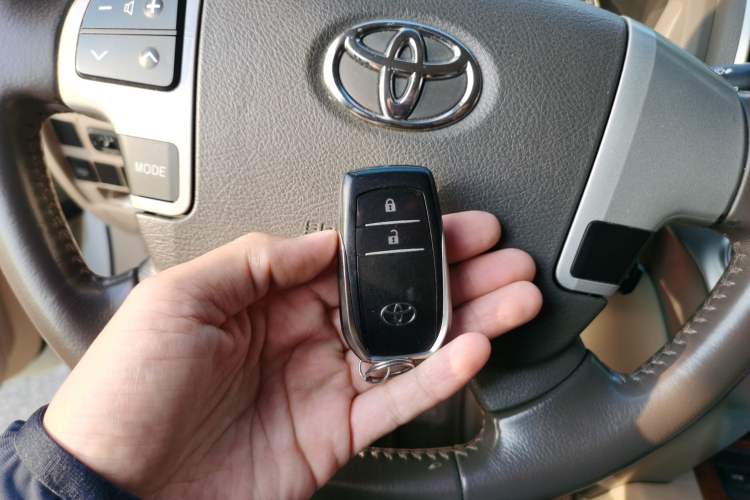 Used Toyota Land Cruiser 2012 4.0L Automatic VX
