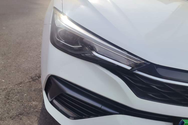 Used Roewe i5 2021 1.5L CVT Black Gold Edition
