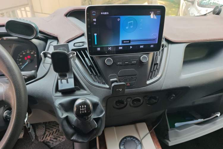 Used Ford Transit 2017 2.0T Diesel Multi-Purpose Commercial Vehicle Mid-Drive Mid-Roof China IV Standard
