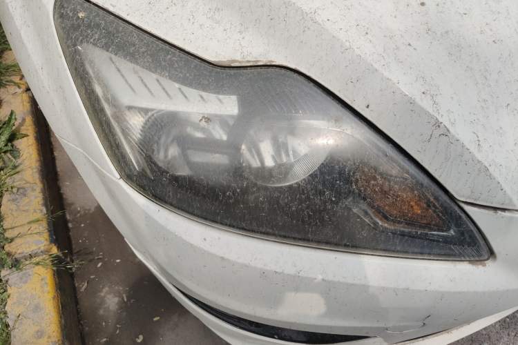 Used Ford Focus 2013 Hatchback Classic 1.8L Manual Fashion Edition Right Front Headlight