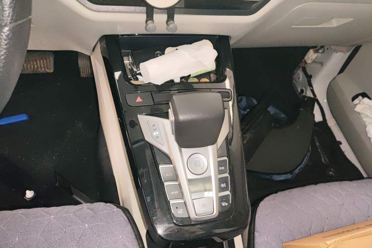 Used BYD Yuan Pro 2023 401KM Luxury Version Gear Lever