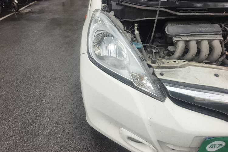 Used Honda Fit 2011 1.5L manual luxury version
