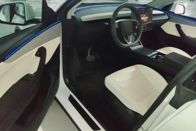 Used Tesla Model Y 2025 Rear-Wheel-Drive Version