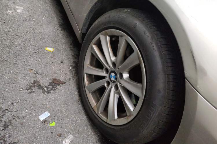 Used BMW 5 Series 2012 520Li Elegant Edition Right Front Wheel Hub
