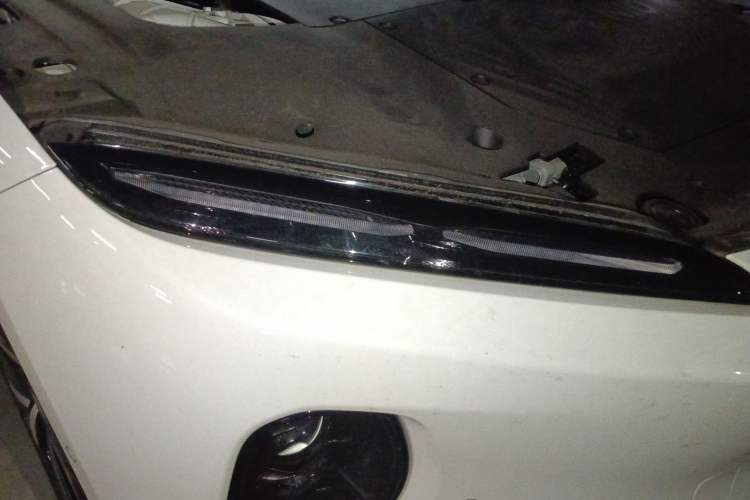 Used Nio ET5 2022 75 kWh Right Front Headlight