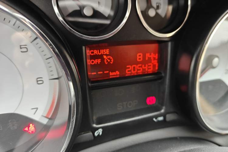 Used Peugeot 308 2014 Enjoy Edition Classic 1.6L Manual YouShang Model Odometer Close Up