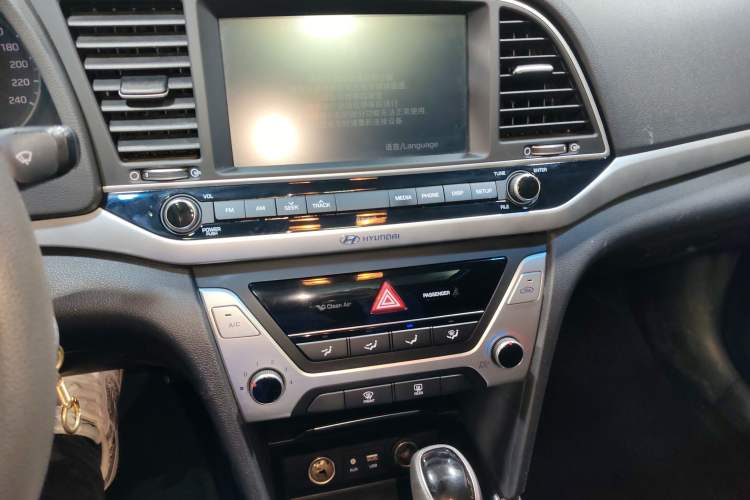 Used Hyundai Elantra (6th Generation / Lingdong) 2016 1.6L Automatic ZhiXuan – Elite Version Audio And AC Panel