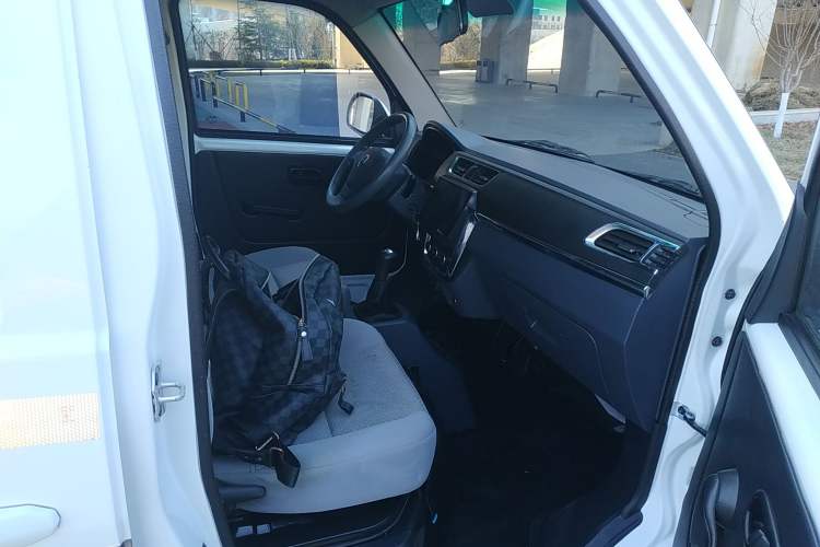 Used Jinbei Hiace X30 2021 1.5L Wealthy Single-Steaming Air-Conditioned Van China VI Standard SWC15M
