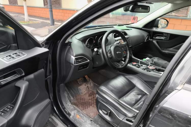 Used Jaguar F-PACE 2016 2.0T Two-Wheel Drive Urban Luxury Edition Driver Seat