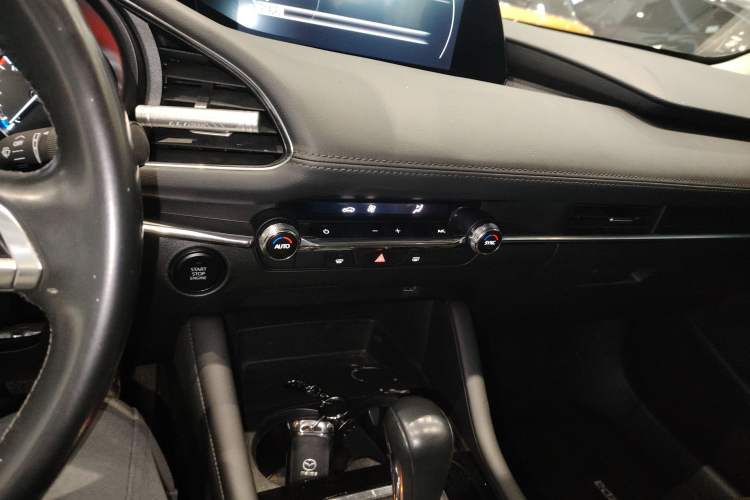 Used Mazda 3 Axela 2020 2.0L Automatic Zhiya Edition Audio And AC Panel
