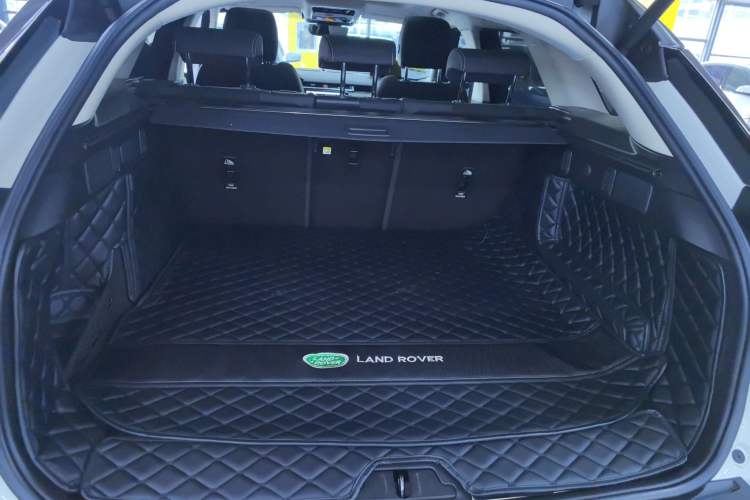 Used Land Rover Range Velar 2022 250 PS Trunk