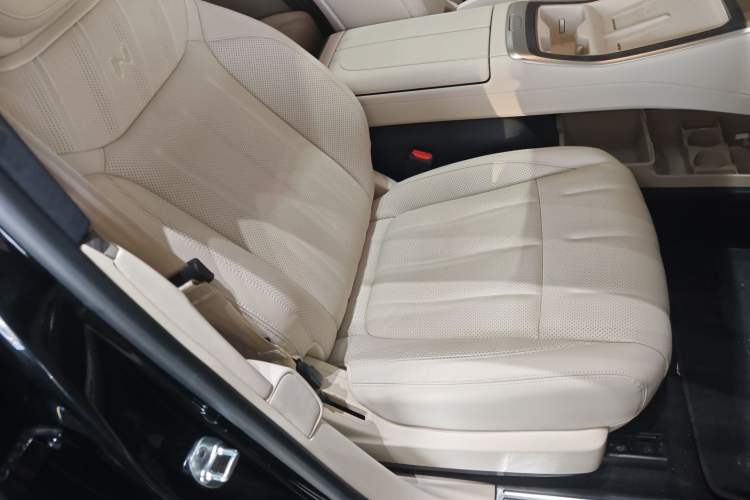 Used ONVO Luxeed L90 2025 Model—Ultra Six-Seater Version Right Front Seat