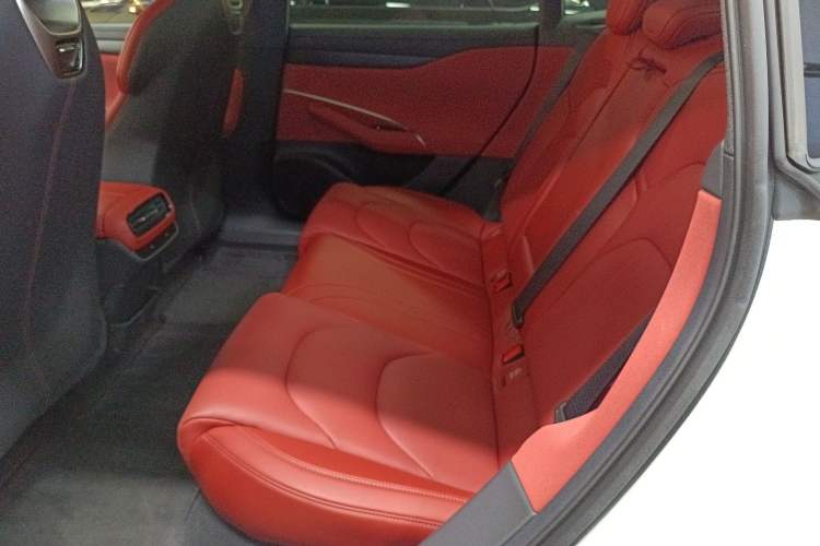 Used Xiaomi Auto SU7 2024 Rear-Drive Ultra-Long Range Advanced Pro-Level Intelligent Driving Version
