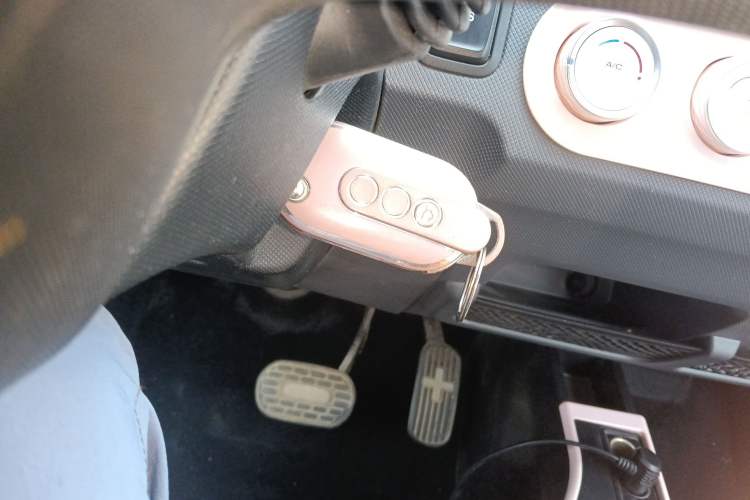 Used Wuling Hongguang MINIEV 2022 Macaron Premium Model – Lithium Ternary Battery Vehicle Key