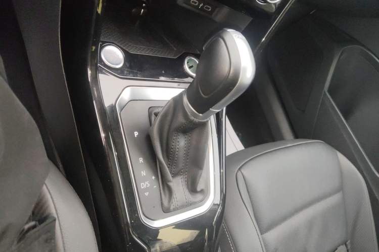 Used Volkswagen T-ROC 2022 280TSI DSG Two-Wheel Drive Elite PLUS Gear Lever