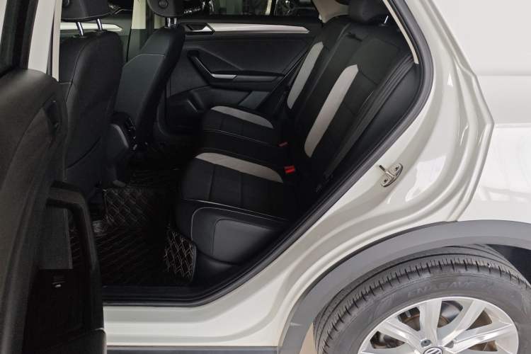 Used Volkswagen T-ROC 2019 280TSI DSG Two-Wheel Drive Advanced Version China VI Standard Left Rear Seat