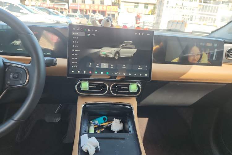 Used Leapmotor C11 2024 All-Electric 580 Luxury Edition Audio And AC Panel