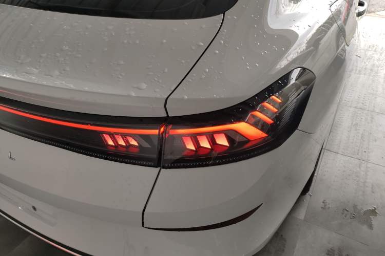 Used Volkswagen Lamando 2025 Lavida L 280TSI DSG Cool & Spicy Edition Right Rear Taillight