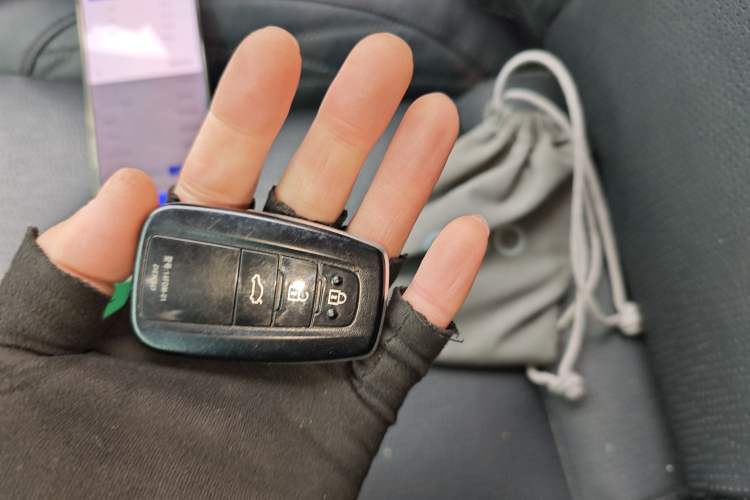 Used Toyota Avalon 2019 Dual-Engine 2.5L XLE Prestige Version China VI Standard