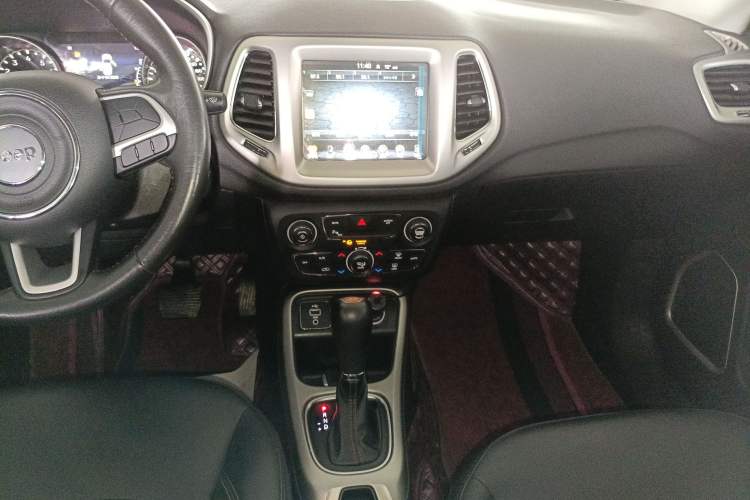 Used Jeep Compass 2017 200T Automatic Family Edition
