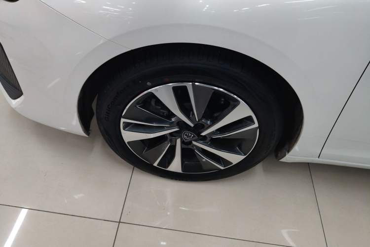 Used Peugeot 408 2022 1.6T Light-Chasing Edition Left Front Wheel Hub