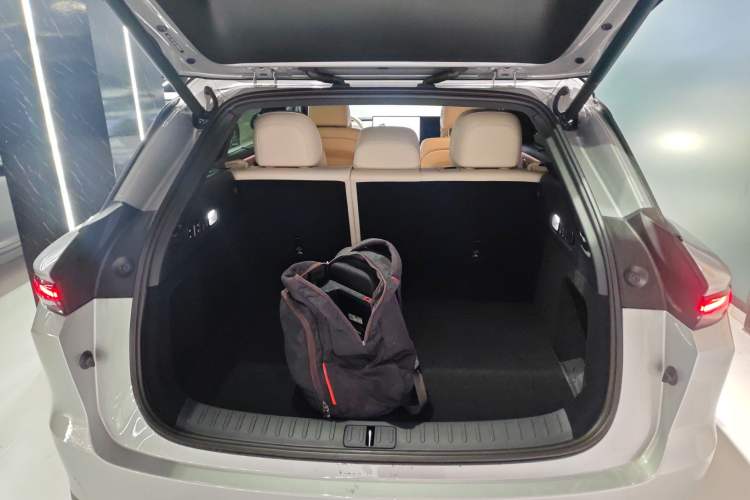 Used Li Auto i6 2025 Model Two-Wheel-Drive Standard Type
