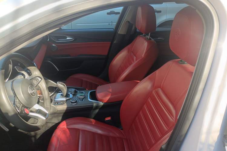 Used Alfa Romeo Giulia 2020 2.0T 280HP VIRTU Limited Edition Left Front Seat