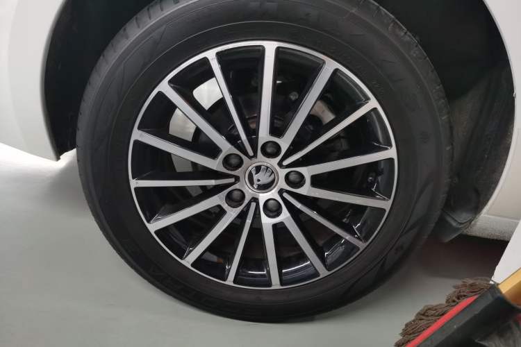 Used Skoda Octavia 2019 TSI230 DSG SmartDrive Luxury Edition China VI Exterior 4