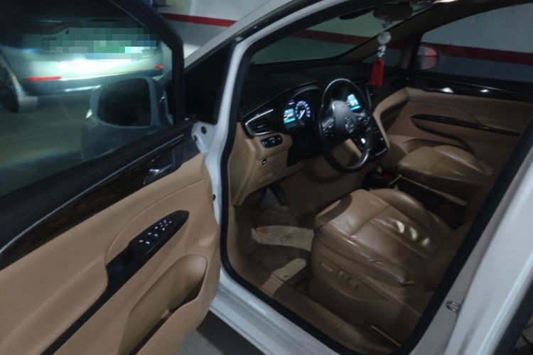 Used Buick GL8 2017 ES 28T Luxury Model China V Standard Interior 3