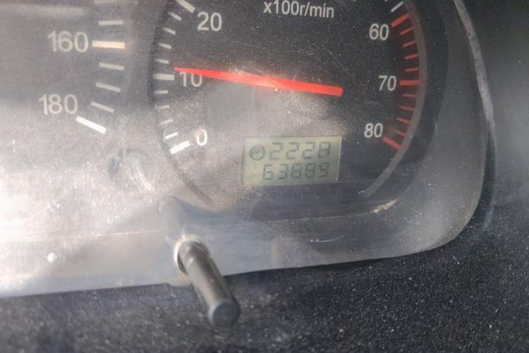 Used Jinbei Hiace 2011 2.0L 5th Generation Kuaiyunwang Luxury Edition 4G19 Odometer Close Up