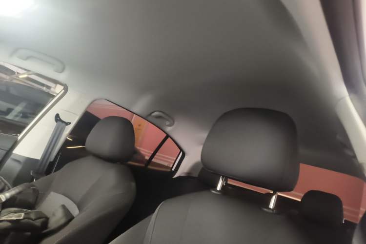 Used Roewe i5 2026 Model 1.5L Manual Comfort Version
