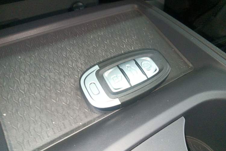 Used Hongqi E-QM5 2025 500km Range Commuter Version