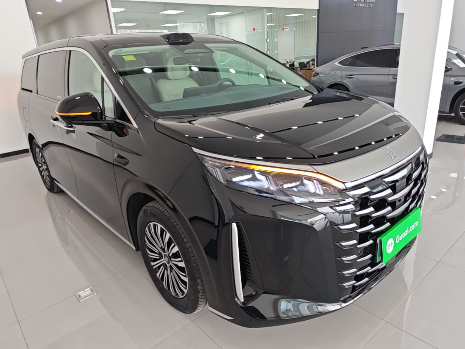 BYD Xia 2026 DM-i 1.5T 218KM Excellence Edition — снимка 3