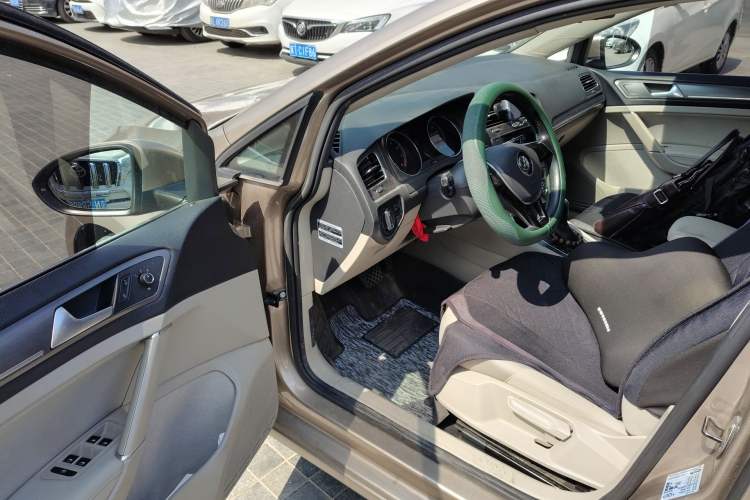 Used Volkswagen Golf 2015 1.6L Automatic Comfort Model Driver Seat