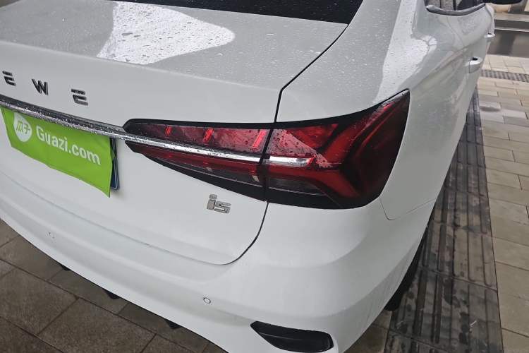 Used Roewe i5 2021 1.5L CVT Platinum Edition Right Rear Taillight