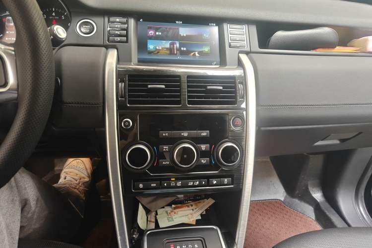Used Land Rover Discovery Sport 2019 240 PS SE Version China VI Standard Audio And AC Panel