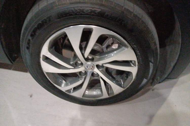 Used Buick Envision 2022 Encore S 552T Two-Wheel-Drive Luxury Model Right Front Wheel Hub