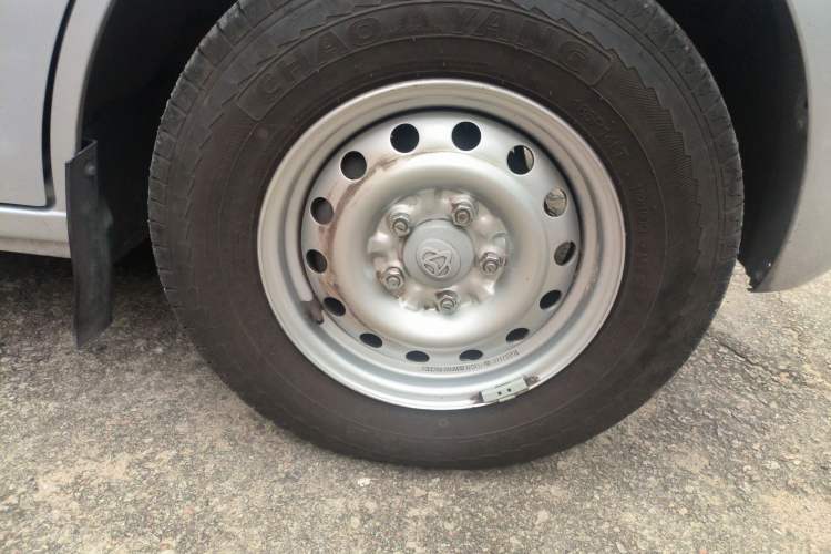 Used CHANGAN KUAYUE Xing V7 EV 2025 Model, Passenger Version, Comfort Type, 6-seater Right Front Wheel Hub