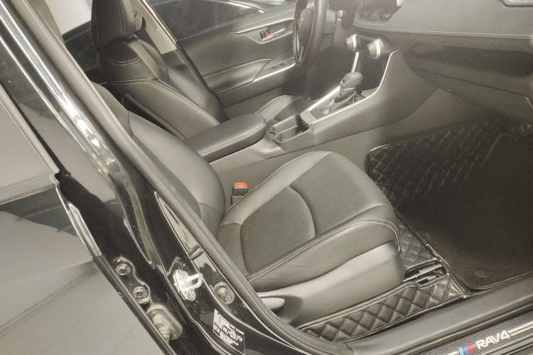 Used Toyota RAV4 2021 2.0L CVT Two-Wheel Drive Fashion Edition
