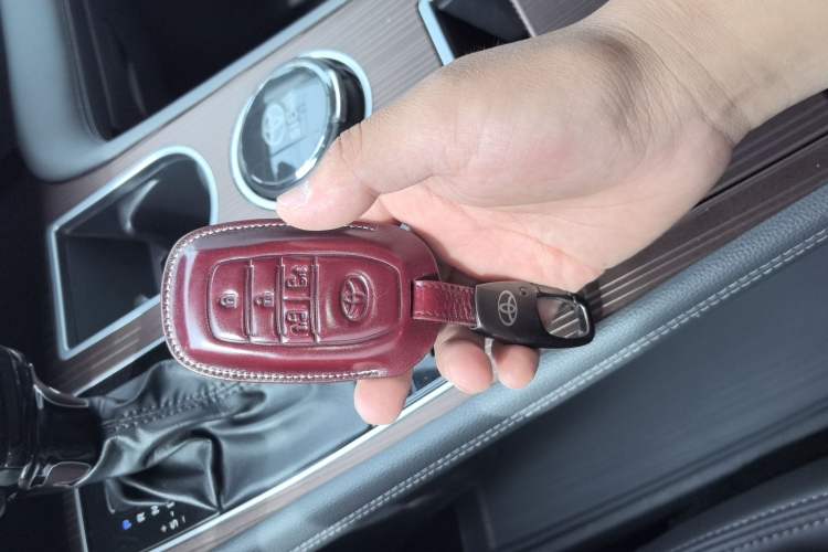 Used Toyota SIENNA 2023 2.5L Hybrid Comfort Edition Vehicle Key