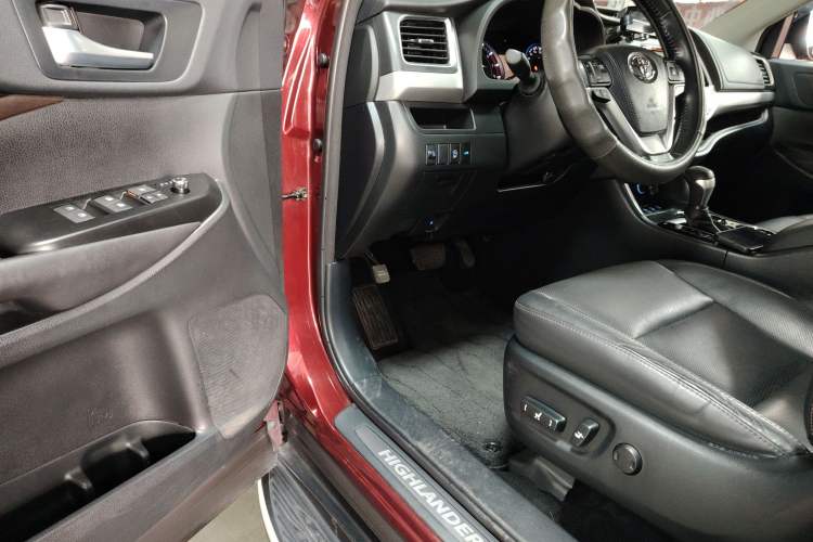 Used Toyota Highlander 2017 2.0T Four-Wheel Drive Luxury Edition 7 Seats