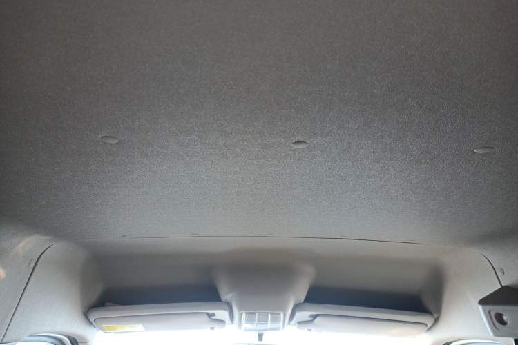 Used SAIC MAXUS Xintu V80 2025 Value Edition Aoyuntong 2.0T Manual Short Wheelbase Mid-Height 127 Ps 5/6 Seats
