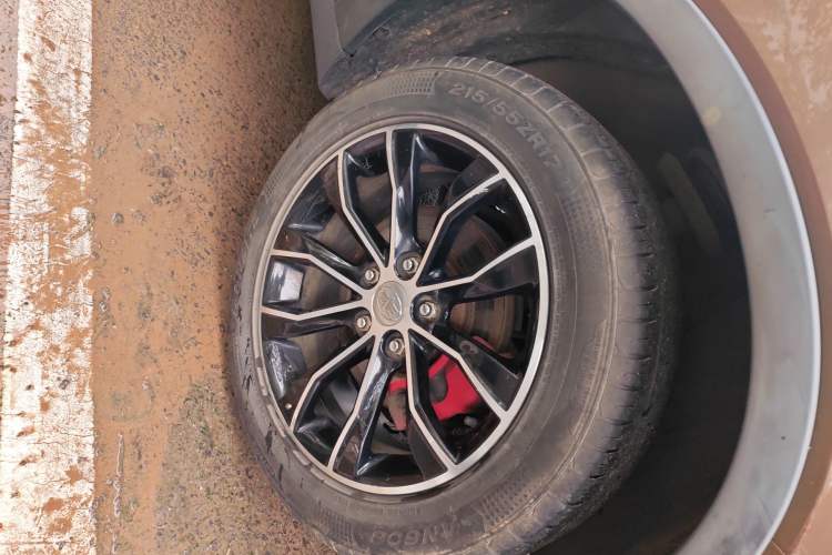 Used FAW Senya R7 2016 1.6L Manual Luxury Model Right Front Wheel Hub