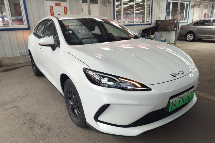 Used BYD Seal 05 DM-i 2026 DM-i 128KM Luxury Edition Front Right 45 Deg